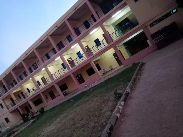 كلية دراسات الحاسوب